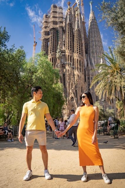Barcelona: Professional Photoshoot Outside Sagrada Familia - Why a pro Sagrada Familia photoshoot beats another selfie