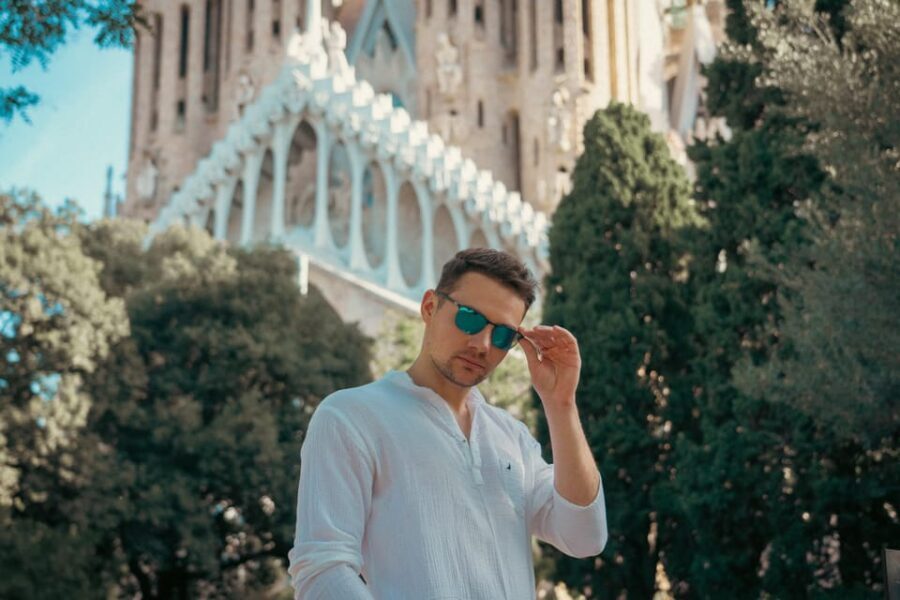 Barcelona: Professional Photoshoot Outside Sagrada Familia - The 30–45 minute plan: what happens during your shoot