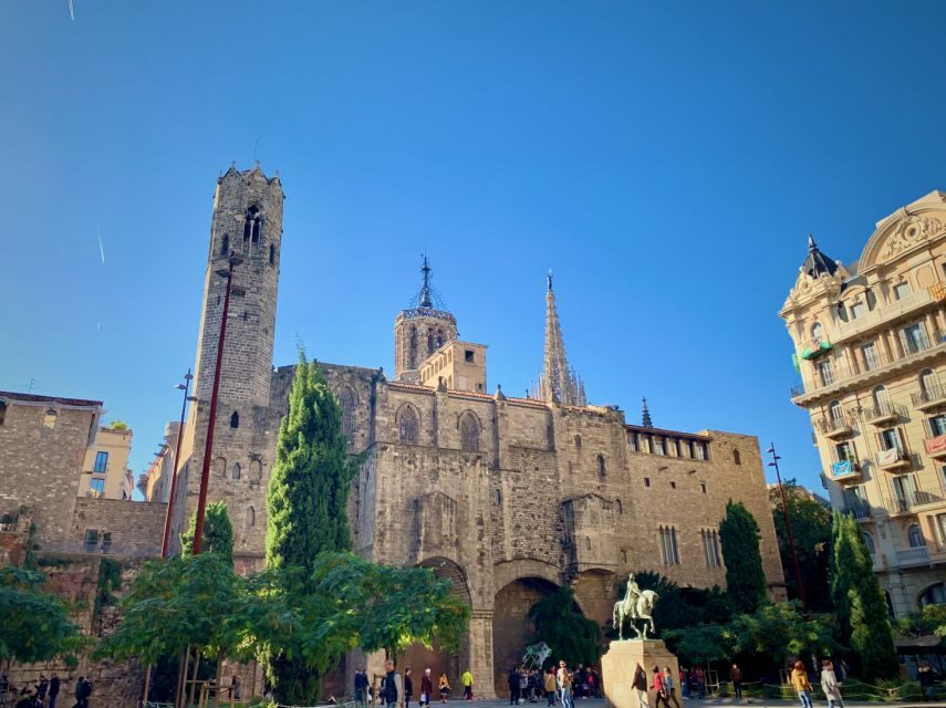 Barcelona: Ramblas, Gothic & Gaudí Architecture Walking Tour - Casa Milà (La Pedrera): what to notice before you even get close