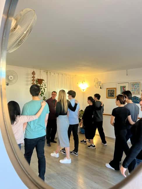Barcelona: Rooftop Tango Lesson with Drinks and Videos - Who should book this rooftop tango lesson (and who should skip it)