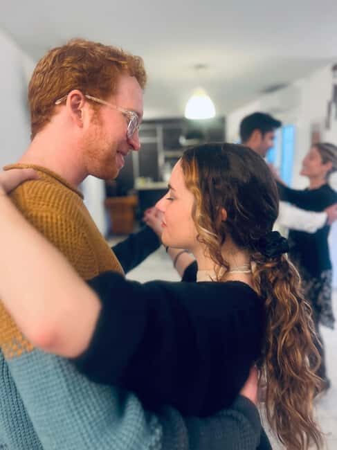Barcelona: Rooftop Tango Lesson with Drinks and Videos - What you actually learn in 75 minutes: tango basics without pressure