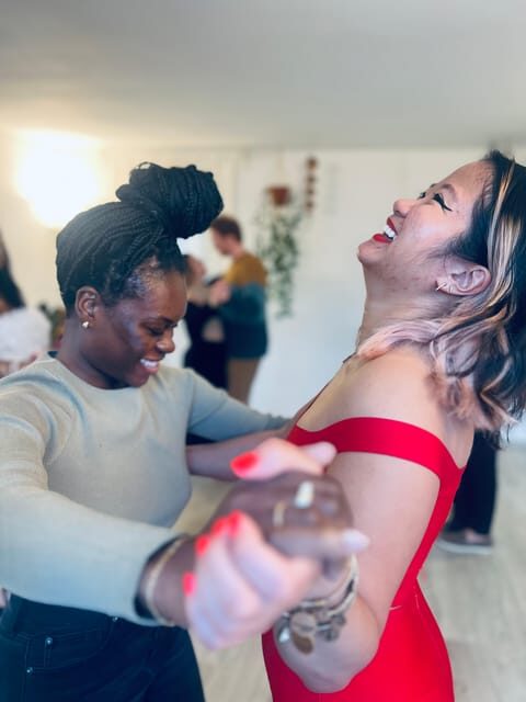 Barcelona: Rooftop Tango Lesson with Drinks and Videos - Price and value: why $30 includes more than a dance move