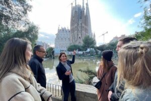 Barcelona Sagrada Familia and Guell Park drink and tapa - The small-group guide experience (and why it matters)