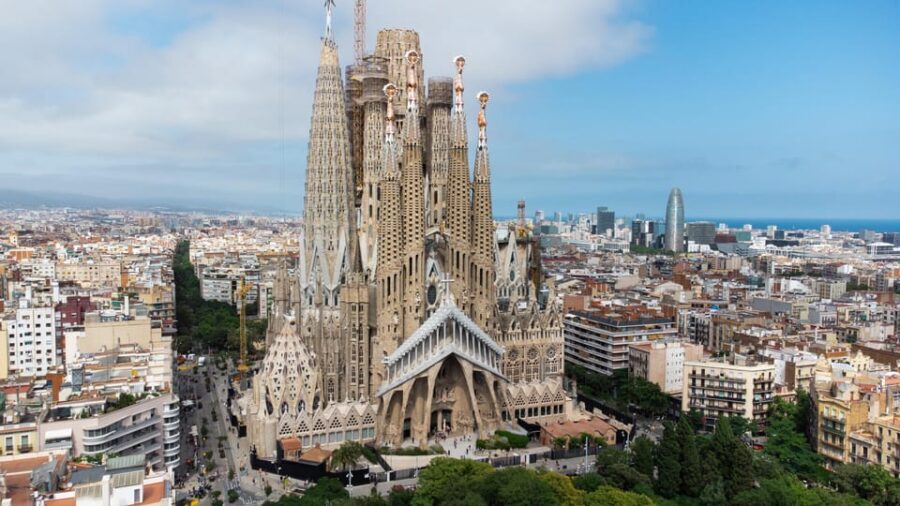 Barcelona: Sagrada Familia and Park Guell Combo Guided Tour - Key points to know