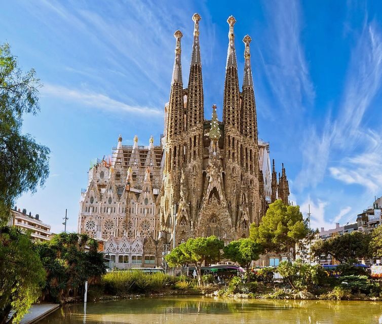 Barcelona: Sagrada Familia and Park Guell Small-Group Tour - Getting into Sagrada Familia faster: seeing the building with context