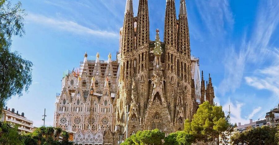 Barcelona: Sagrada Familia and Park Guell Small-Group Tour - What makes the guides matter: Jorge and the value of clear explanations