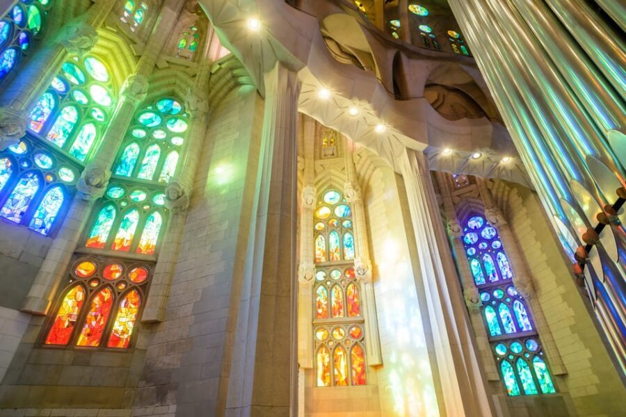 Barcelona: Sagrada Familia and Park Güell Tour - Outside façades, the museum area, and how to use your free time wisely