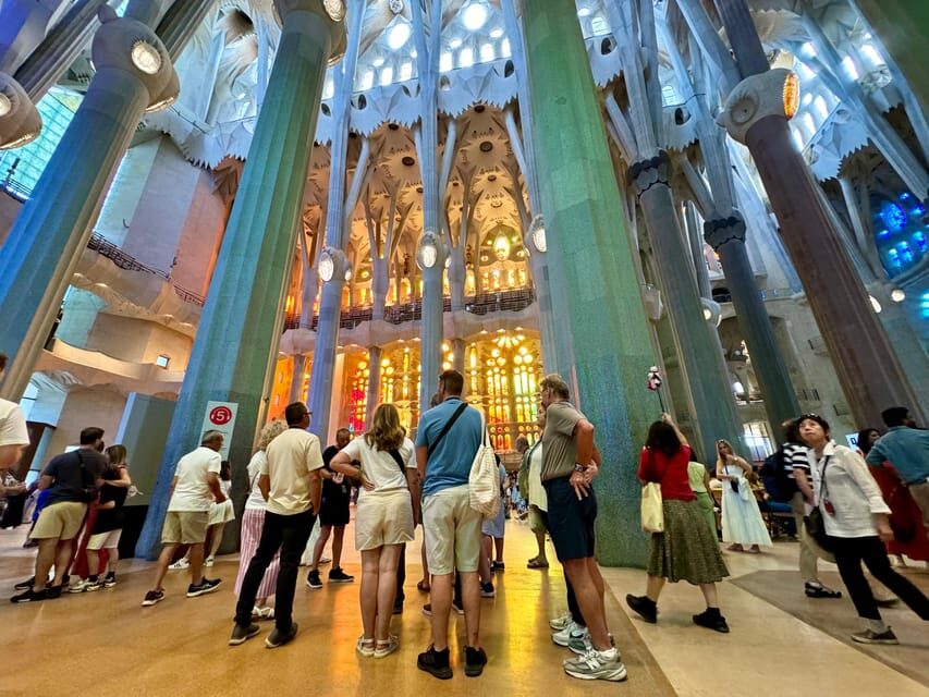 Barcelona: Sagrada Familia Entry Ticket and Guided Tour - Key highlights to look for