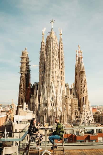 Barcelona: Sagrada Familia Evening Tour with Cava - Key highlights worth your time
