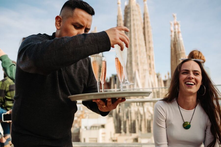 Barcelona: Sagrada Familia Evening Tour with Cava - Price and value: is $112 a good deal?