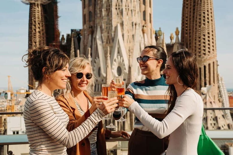 Barcelona: Sagrada Familia Evening Tour with Cava - The 75-minute Sagrada Familia walk: what happens on-site