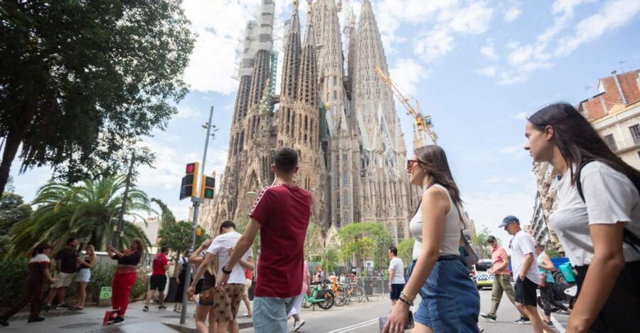Barcelona: Sagrada Familia Fast Track Guided Tour - The 75-Minute Guided Route: What You’ll See and Why It Matters