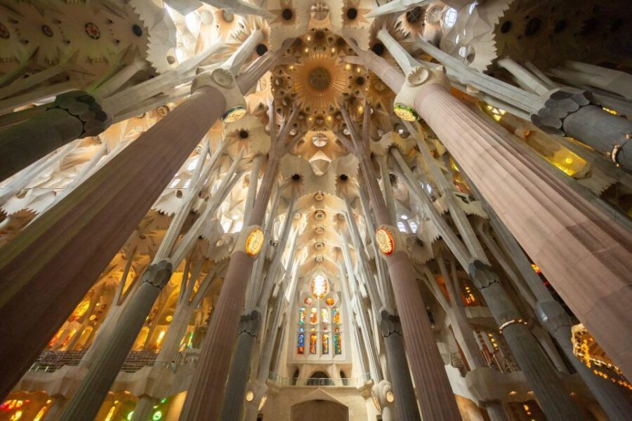 Barcelona: Sagrada Familia Fast Track Guided Tour - Starting at Kurz & Gut: A Practical Meeting Point and a Small Bonus