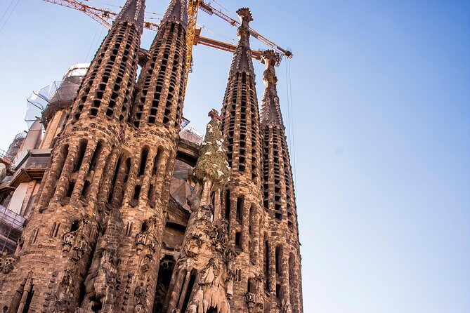 Barcelona: Sagrada Familia Fast Track Tour with Tower Option - Dress code and the rules that can affect your visit