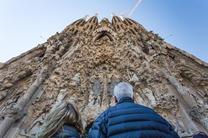 Barcelona: Sagrada Familia Guided Tour with Fast Track Access - Meeting Point at Av. de Gaudí: How to Not Lose Time