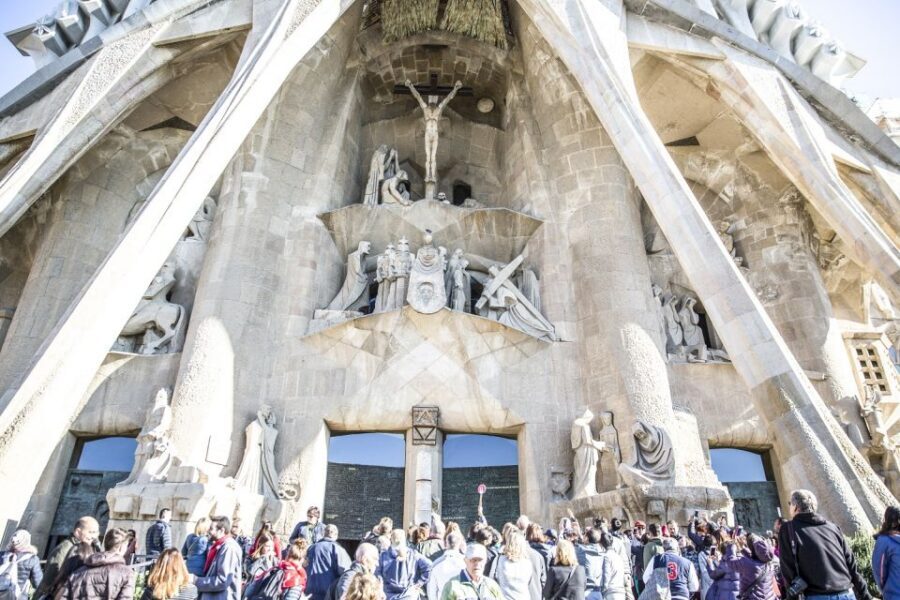 Barcelona: Sagrada Familia Guided Tour with Tower Access - Key Things You’ll Notice Right Away