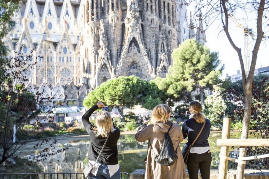 Barcelona: Sagrada Familia Guided Tour with Tower Access - Who This Tour Fits Best (And Who Should Skip the Towers)