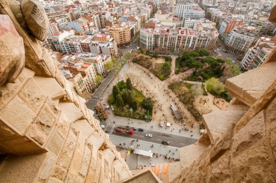 Barcelona: Sagrada Familia Guided Tour with Tower Access - Practical Dress Code and Rules (Read This Before You Pack)