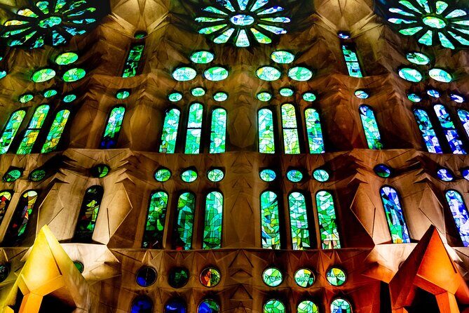 Barcelona Sagrada Familia Guided Visit With Optional Extras. - Optional extras: terrace drink, Park Güell, and sailing