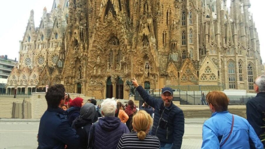 Barcelona & Sagrada Familia Half-Day Tour with Hotel Pickup - Sagrada Família: skip-the-line reservation, then focus on what you’ll notice