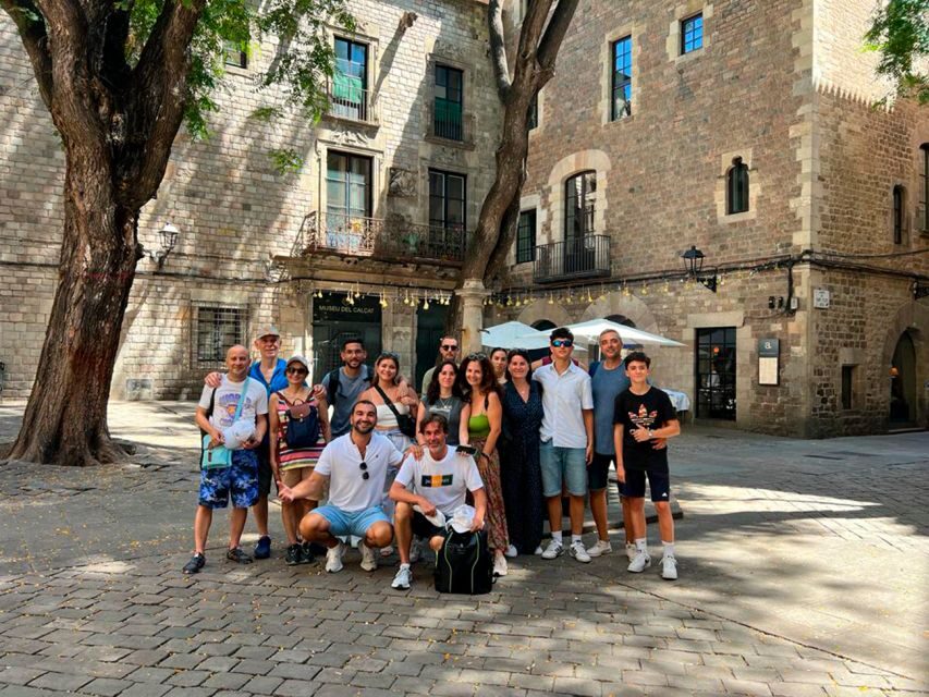 Barcelona: Sagrada Familia, Modernism, and Old Town Tour - Stop 1: Sagrada Família (photo stop + guided exterior)