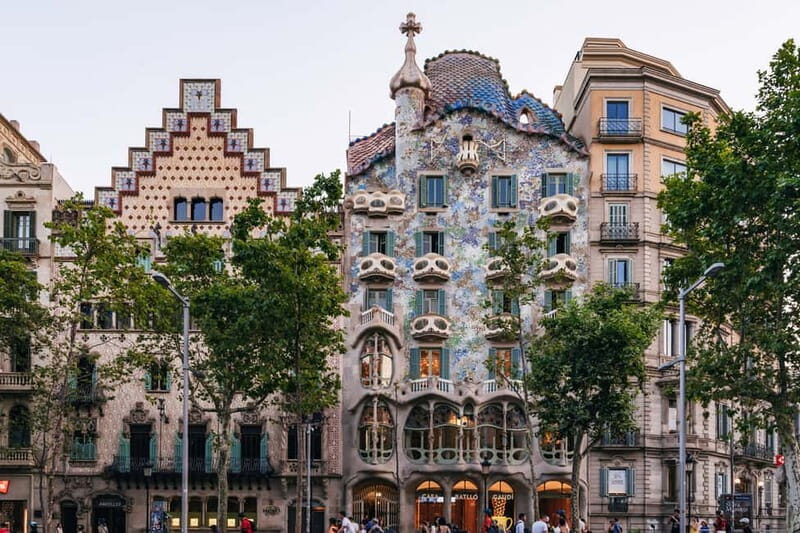 Barcelona: Sagrada Familia or Coastal City Sights by eBike - How the itinerary flows: from Ribera streets to Eixample breaks