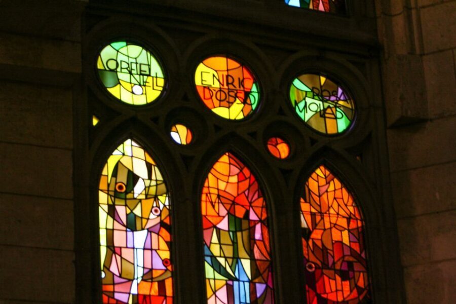 Barcelona: Sagrada Familia, Park Güell and Old Town Tour - The Lunch Break: One Hour to Refuel, Food Is On You