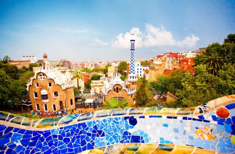 Barcelona: Sagrada Familia & Park Güell Guided Tour & Ticket - Park Güell on Carmel Hill: Gaudí’s playful Modernisme details