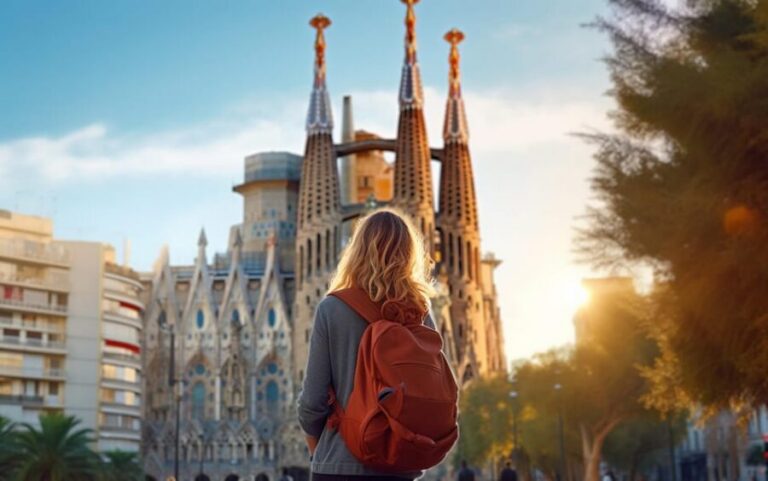 Barcelona: Sagrada Familia & Park Güell Guided Tour & Ticket - First stop: Sagrada Família’s façades before you even step inside