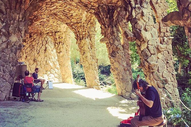 Barcelona: Sagrada Familia, Park Guell & Tapas Private Tour - Casa Batlló and La Pedrera: Icons You See Fast (and Might Want to Pay to Enter)