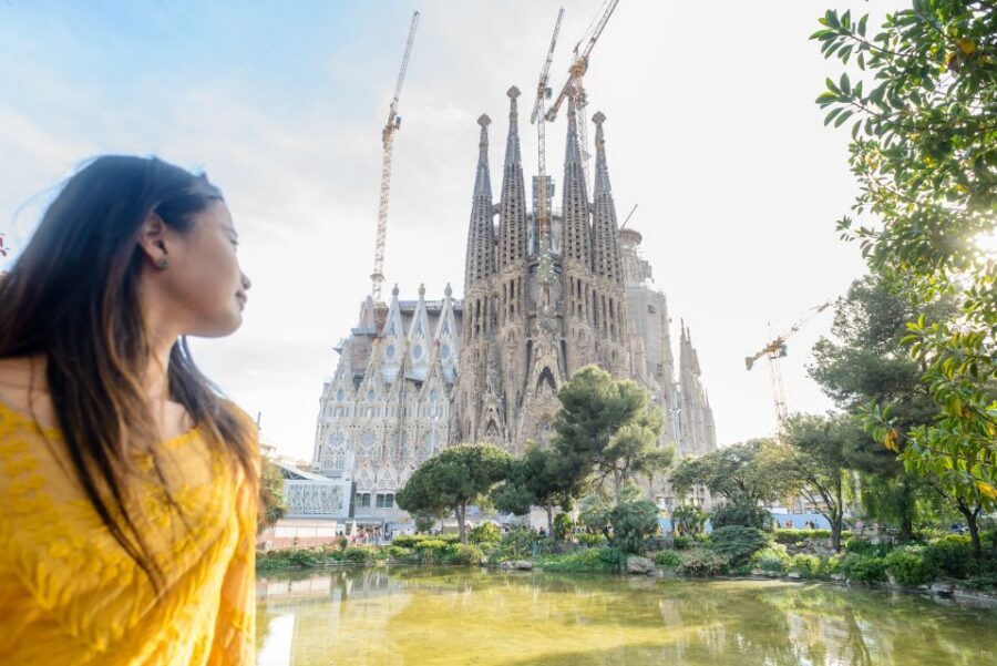 Barcelona: Sagrada Familia Tour & Optional Tower Visit - The guided circuit (about 90 minutes total): façades, iconography, and the “unfinished” story