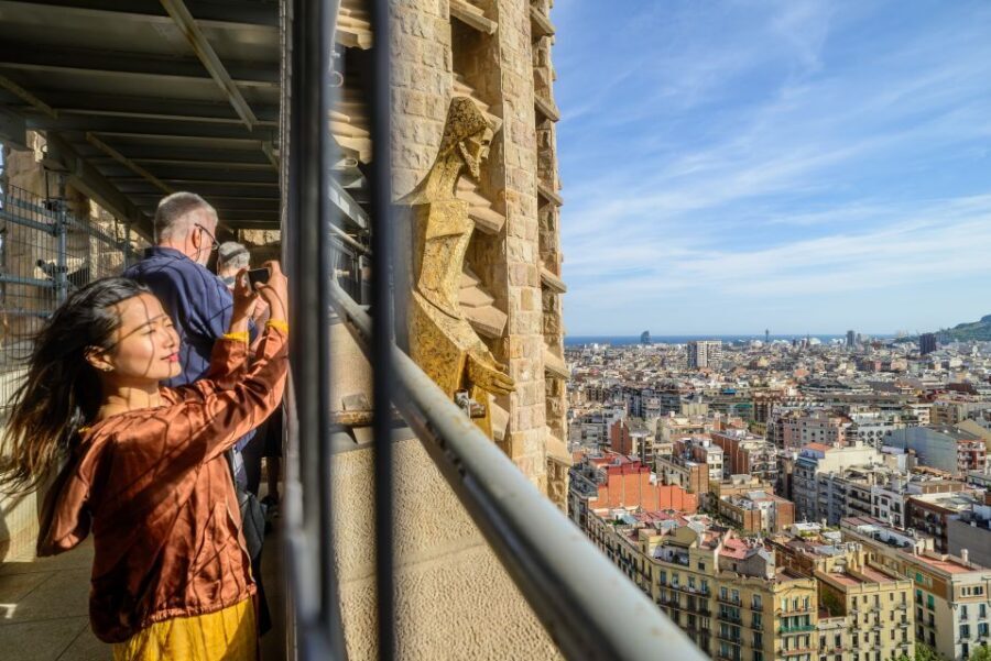 Barcelona: Sagrada Familia Tour & Optional Tower Visit - Tower visit option: elevator up, stairs down, one tower only