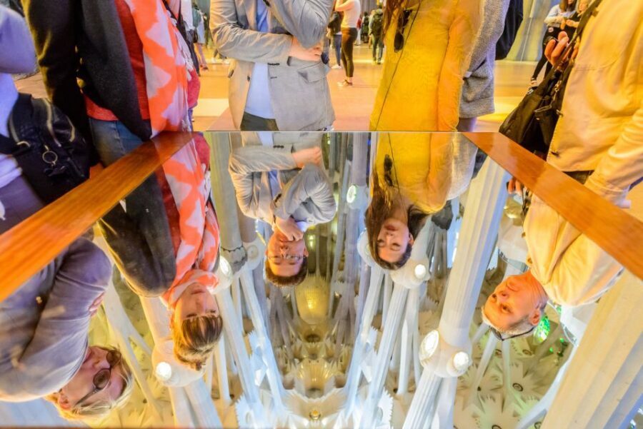 Barcelona: Sagrada Familia Tour & Optional Tower Visit - Guides you might meet: what you can expect from their style