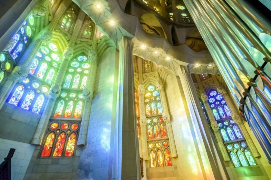 Barcelona: Sagrada Familia Tour with Optional Tower Access - Practical rules that affect entry (and how to prepare)
