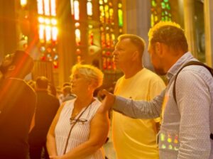 Barcelona: Sagrada Família Tour with Skip-the-Line Access - Starting Point and How the Tour Runs in Real Life