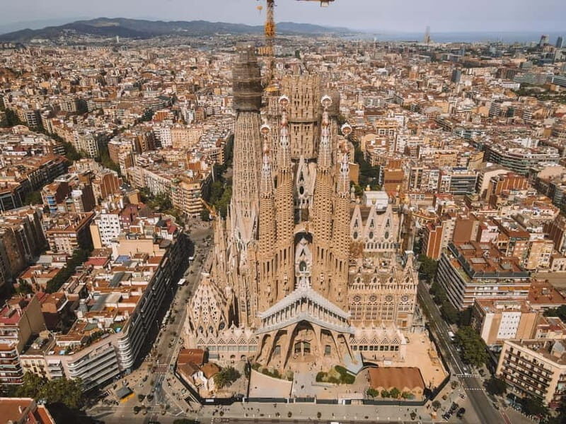 Barcelona: Sagrada Familia Tour with Skip-the-Line Access - Dress code and rules: the stuff that can slow you down