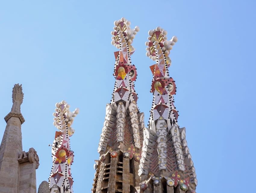 Barcelona: Sagrada Familia with Towers and Park Güell Tour - Tips to Make the Day Feel Smooth