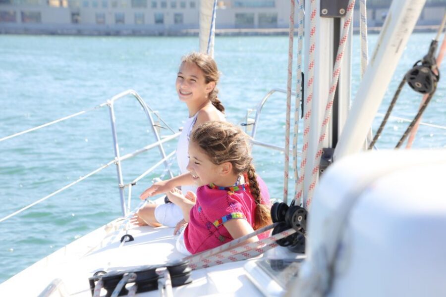 Barcelona: Sailing Tour with Spanish Tapas and Drinks - Small-group or private options: why it can matter