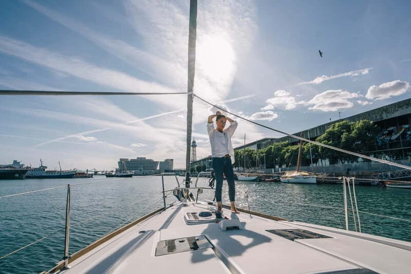 Barcelona: Sailing Tour with Tapas, Drinks and Swim Stop - Hands-on steering vs. pure lounging