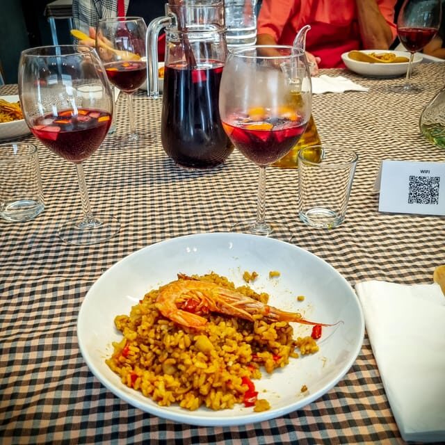 Barcelona: Seafood Paella ★Maestro★ & Tapas & Sangria - Who this paella class suits best (and who should skip it)