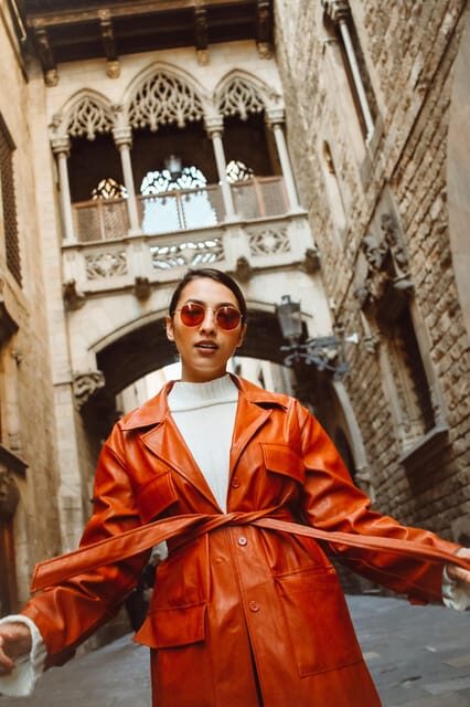 ✅ Barcelona: Sightseeing Professional Photoshoot Session - Why the Gothic Quarter is a pro-photo magnet in Barcelona