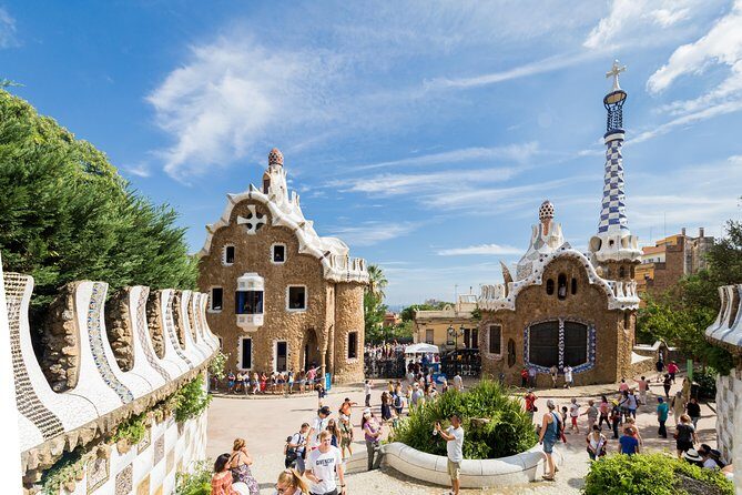 Barcelona: Skip-the-Line Gaudi's Park Guell Guided Tour - Why Park Güell Feels Different With a Guide (and Skip-the-Line)