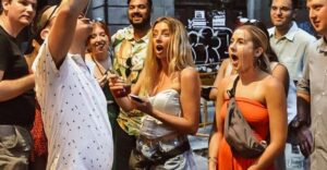 Barcelona: Tapas Walking Tour with Food, Wine, and History - Meeting at Travel Bar and finishing strong near Kulas Tapas Bar