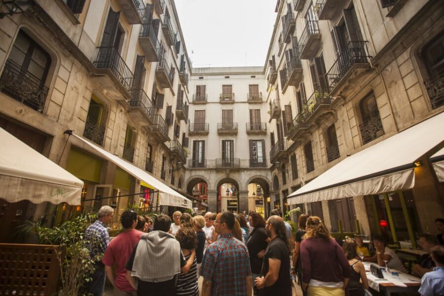 Barcelona: “The Shadow of the Wind” Literary Walking Tour - Starting at Rambla de Santa Mònica: Where the Story Begins