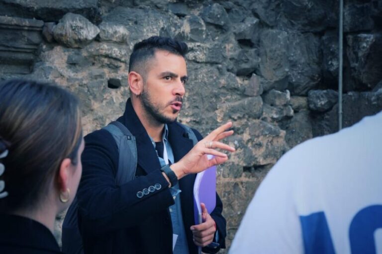 Barcelona: The Spanish Civil War Historical Walking Tour - Starting at Plaça de Catalunya, then stepping into the old town story