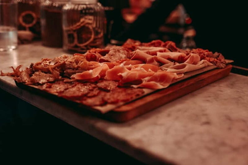 Barcelona: Tipsy Tapas & History Tour in the Gothic Quarter - Live Music on La Rambla: The Night-Out Finale