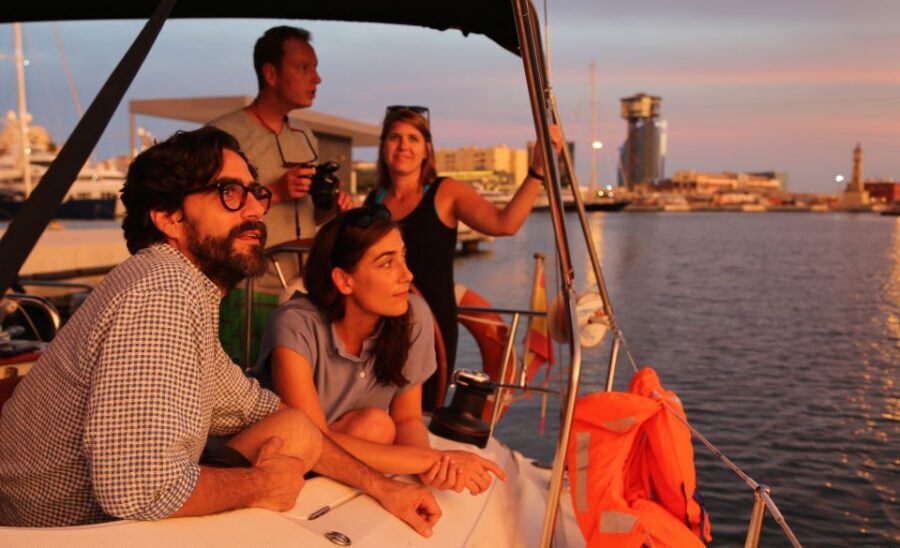 Barcelona: Unique Sunset Sailing Tour with Tapas & Open Bar - Why This 2-Hour Sunset Sail Works So Well in Barcelona