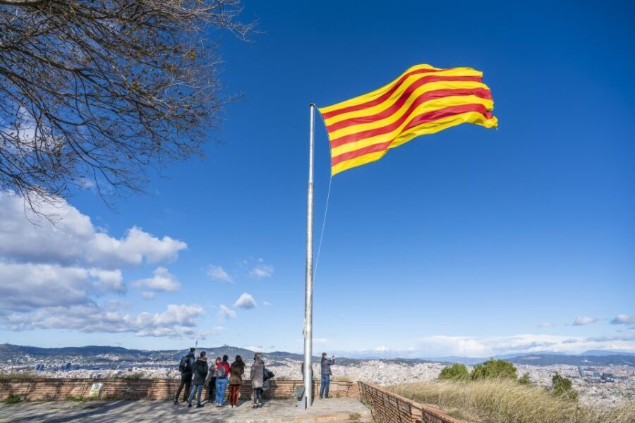 Barcelona: Walking tour with Montjuic Castle & Cable Car - El Raval and the multicultural Barcelona side