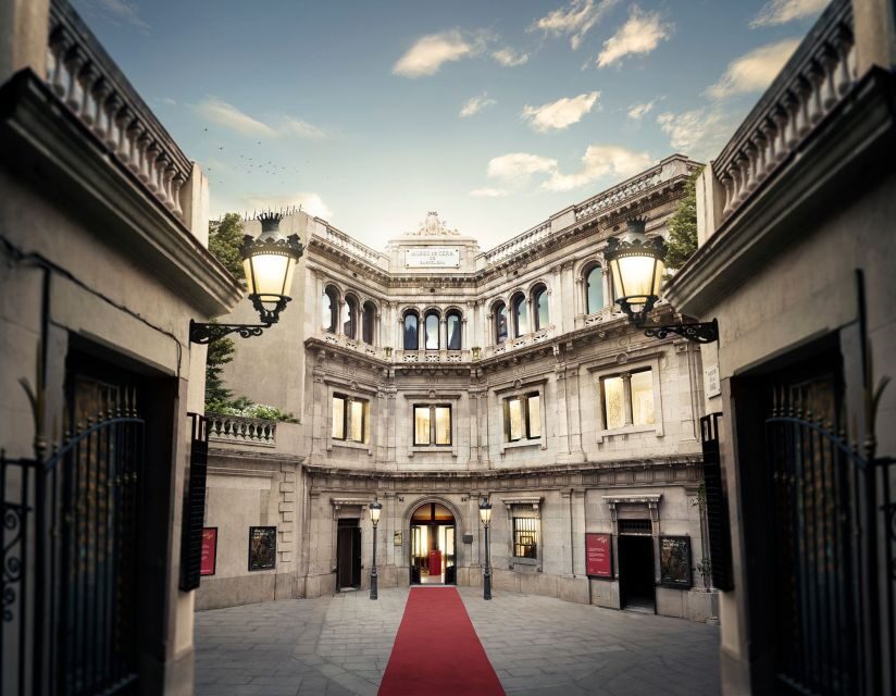 Barcelona: Wax Museum Entry Ticket - Celebrity and Pop-Culture Cast: Obama, Picasso, Billie Eilish, Depp