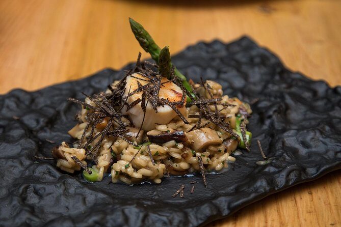 Barcelona Wine and Gourmet Tapas Tour - Four hours of tapas and wine around Gaudí and Eixample
